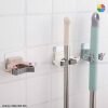 móc treo chổi dán tường